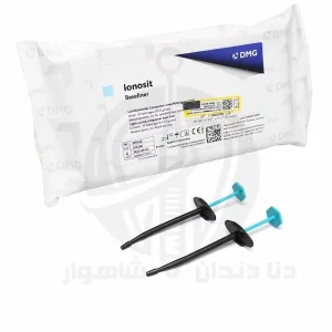 نمای روبه‌رو از گلاس آینومر کف‌بندی لایت‌کیور Ionosit Baseliner روی زمینه سفید